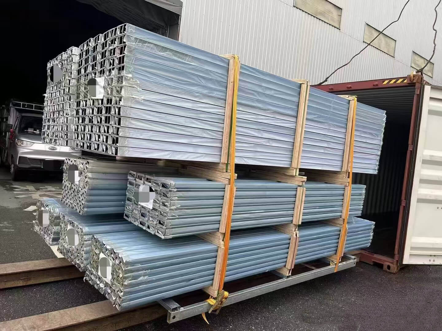 aluminum-extrusion-container-shipment