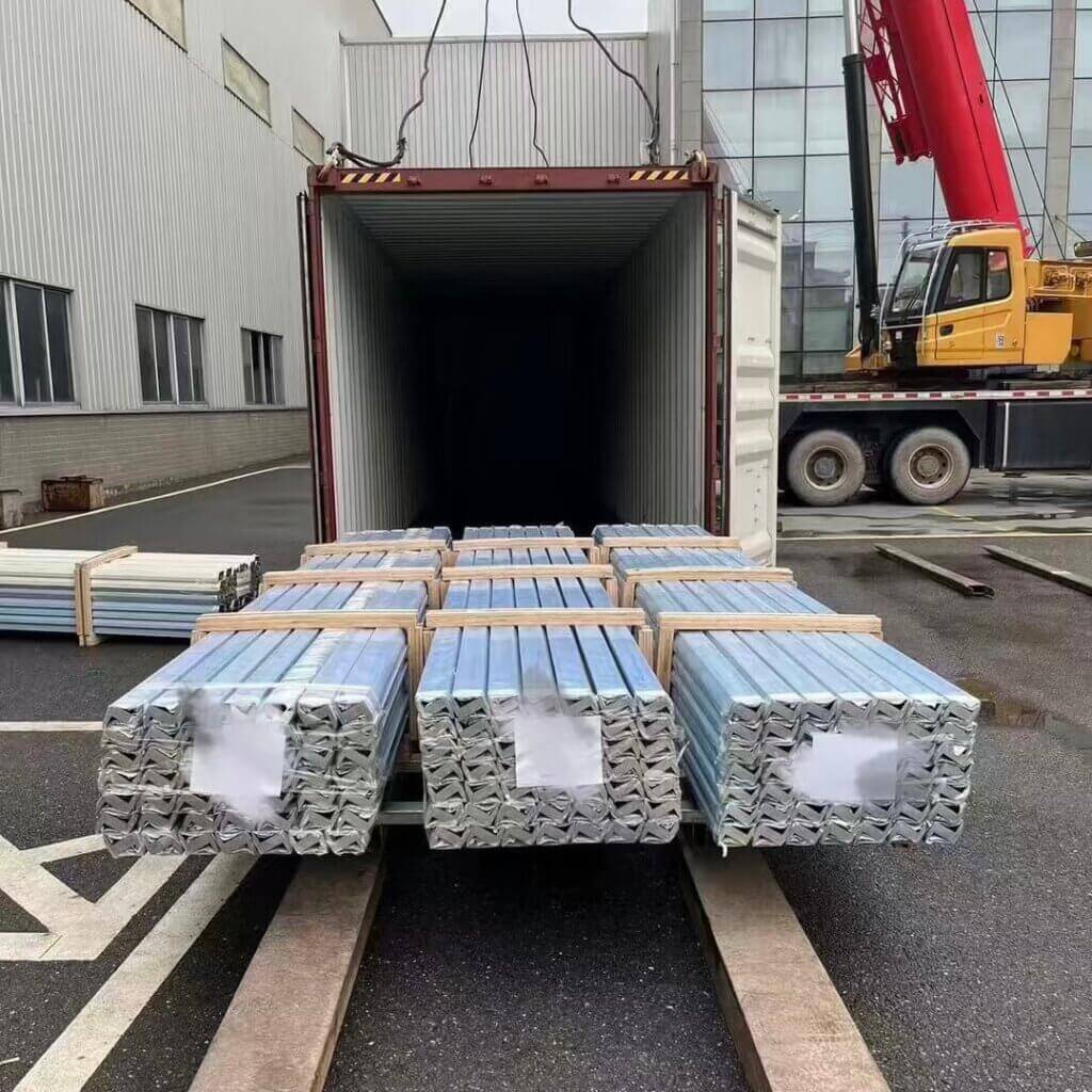 bulk-aluminum-extrusion-container-loading-for-overseas-buyers - Vanway Tech